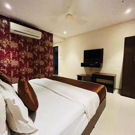 Hotel Nova Vesu Surat Ngoại thất bức ảnh