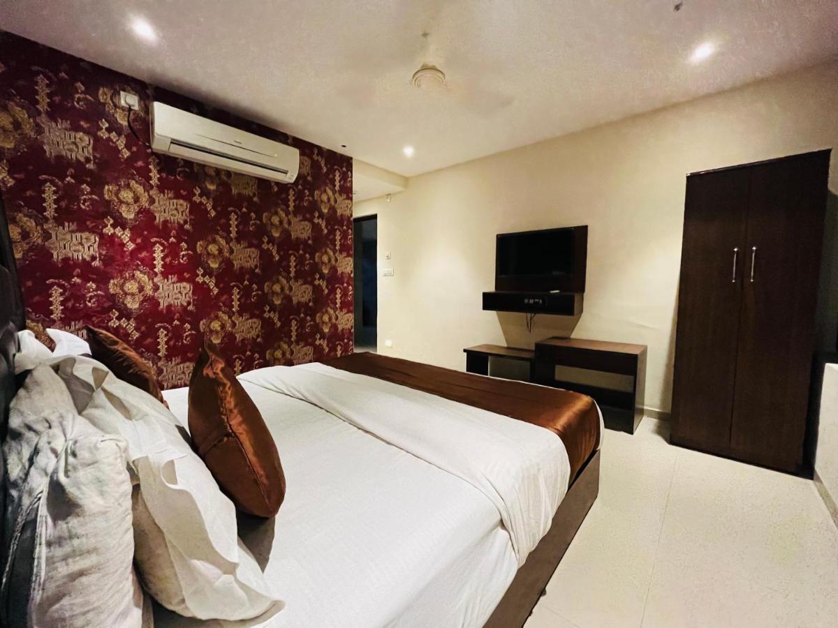 Hotel Nova Vesu Surat Ngoại thất bức ảnh