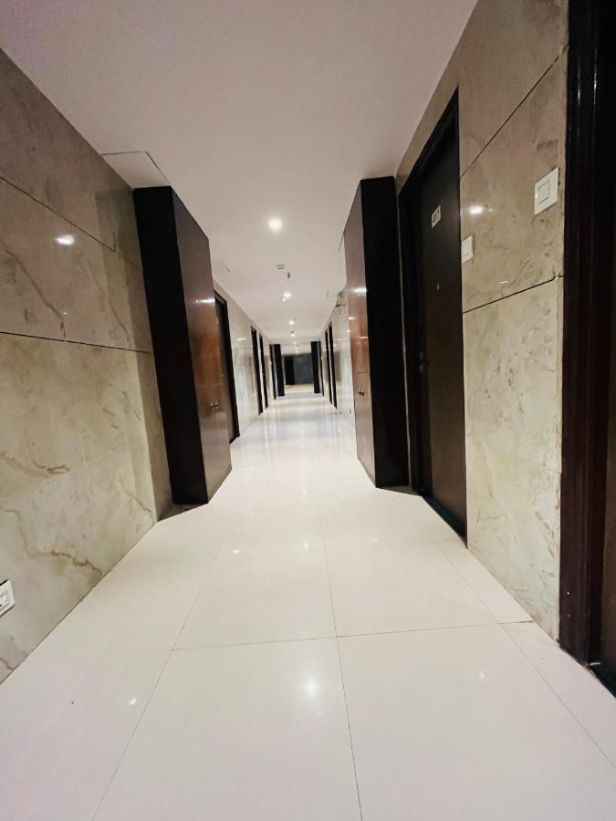 Hotel Nova Vesu Surat Ngoại thất bức ảnh