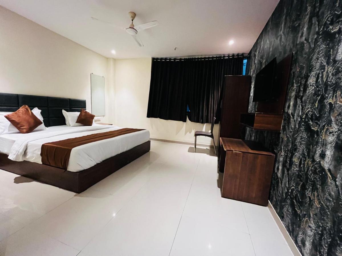 Hotel Nova Vesu Surat Ngoại thất bức ảnh