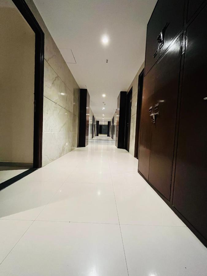 Hotel Nova Vesu Surat Ngoại thất bức ảnh