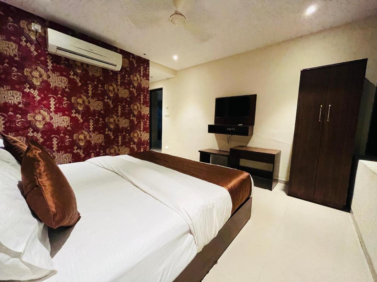 Hotel Nova Vesu Surat Ngoại thất bức ảnh
