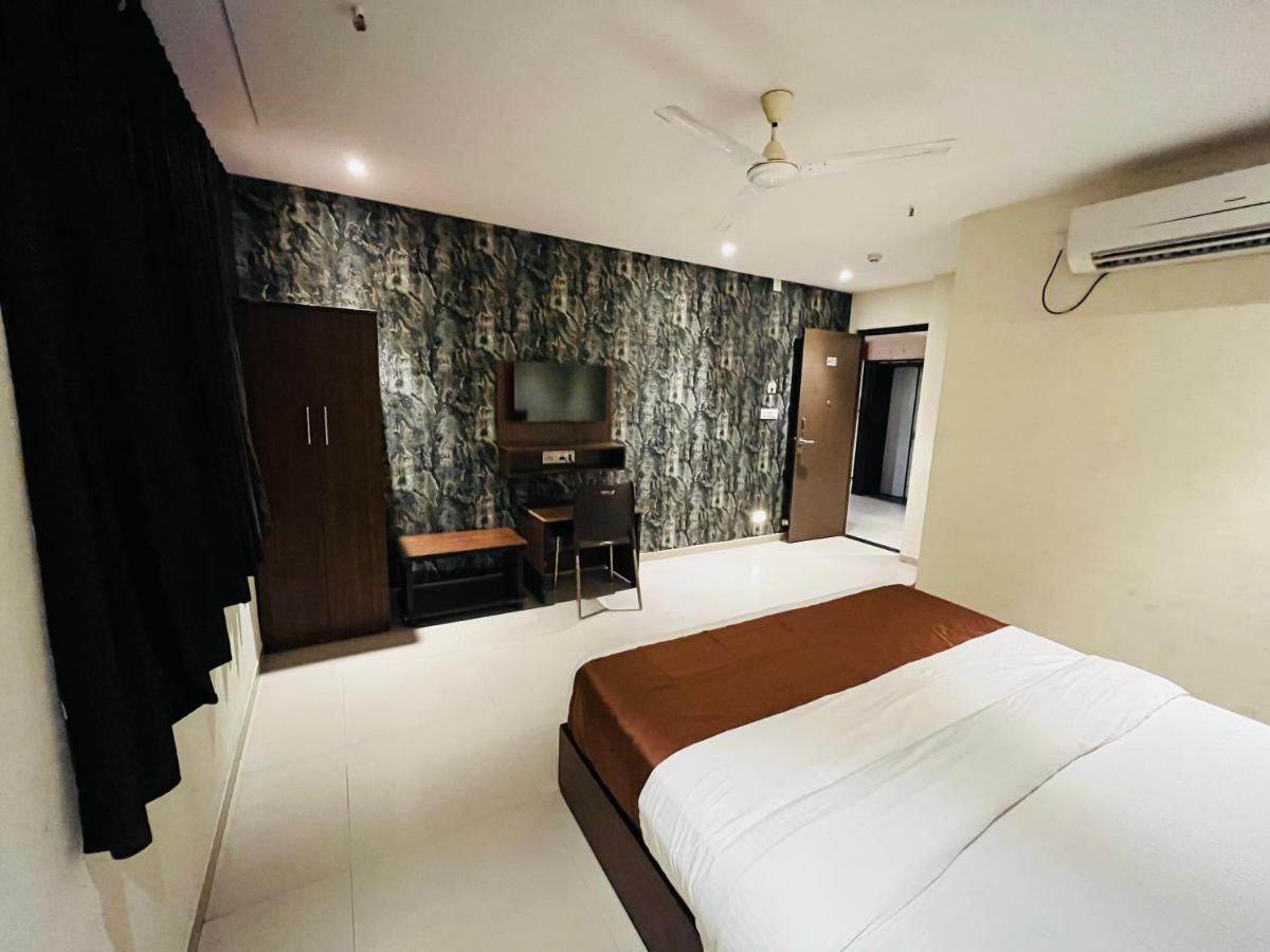 Hotel Nova Vesu Surat Ngoại thất bức ảnh